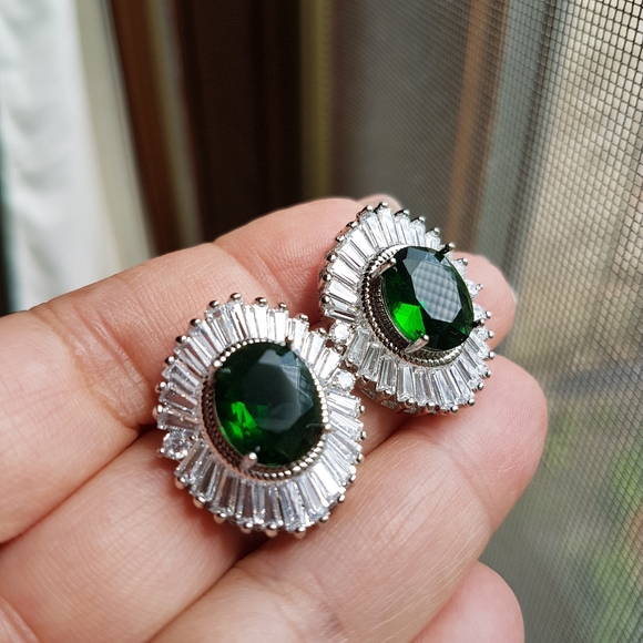 Swarovski Jewelry - Swarovski Elements 925 Silver Emerald Green Oval Baguette Starburst Earrings NEW